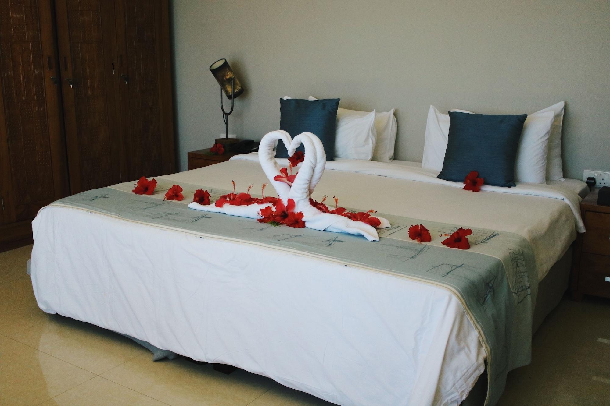 Crown Beach Hotel Seychelles Pointe Au Sel エクステリア 写真