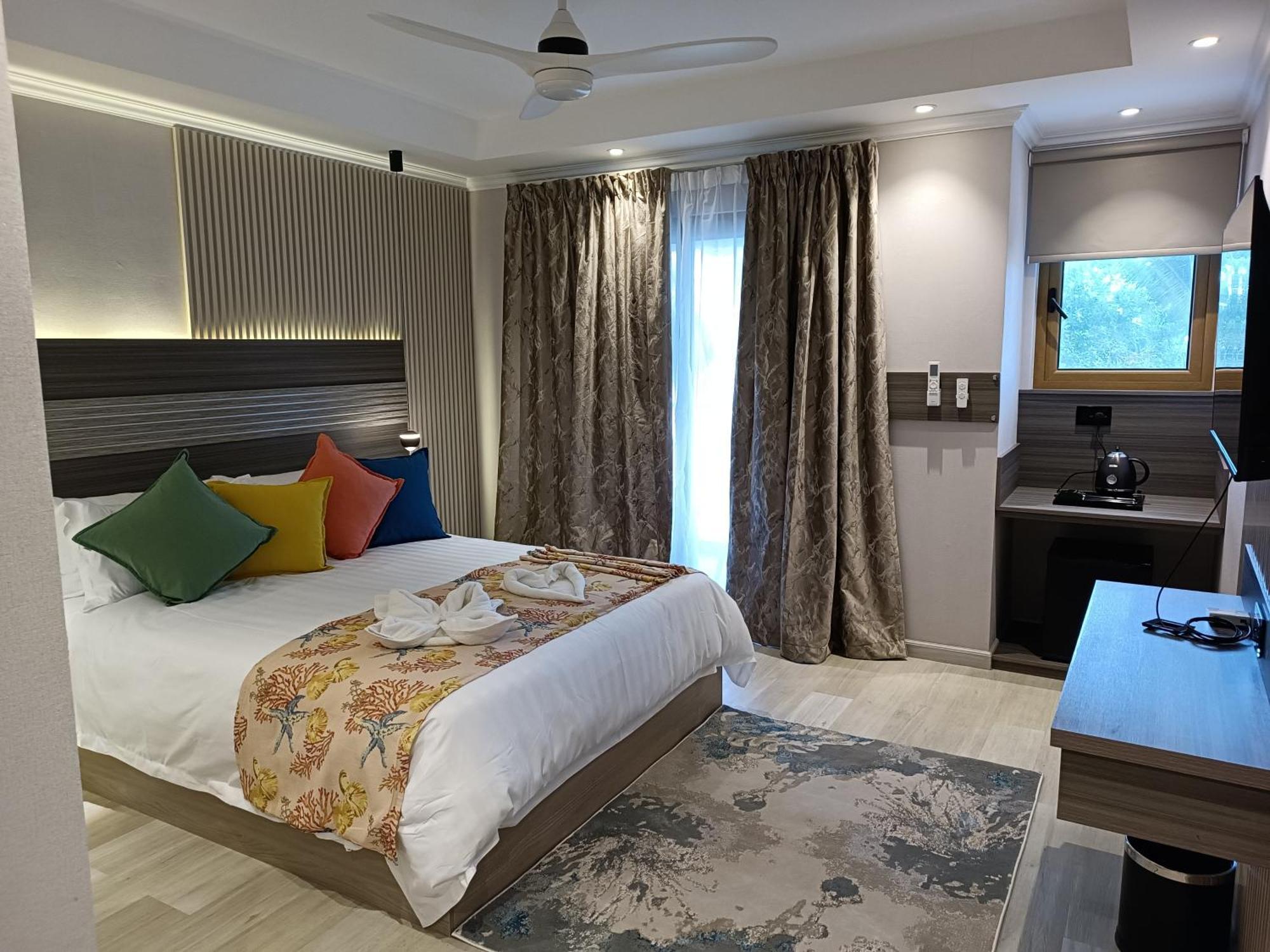Crown Beach Hotel Seychelles Pointe Au Sel エクステリア 写真
