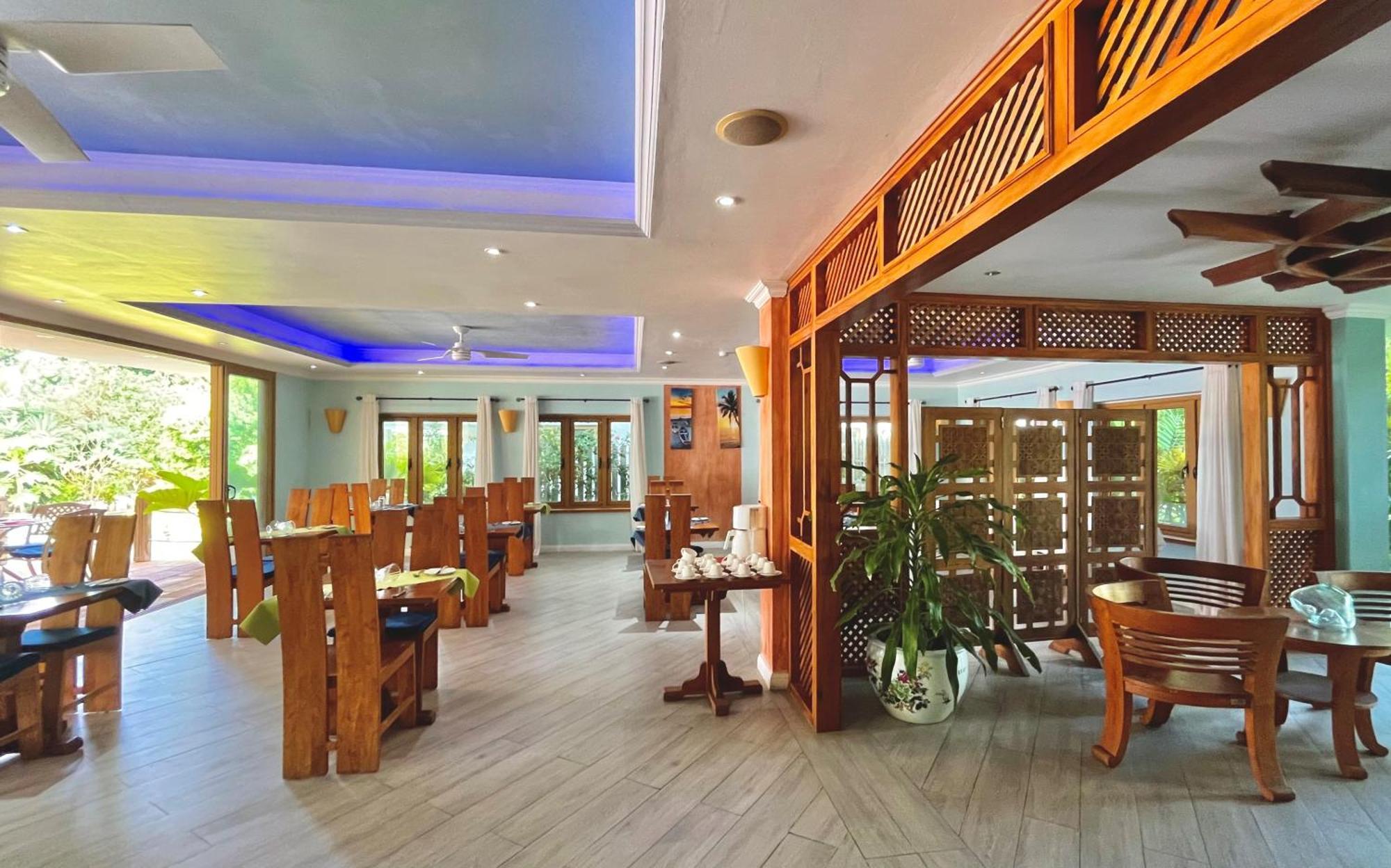 Crown Beach Hotel Seychelles Pointe Au Sel エクステリア 写真